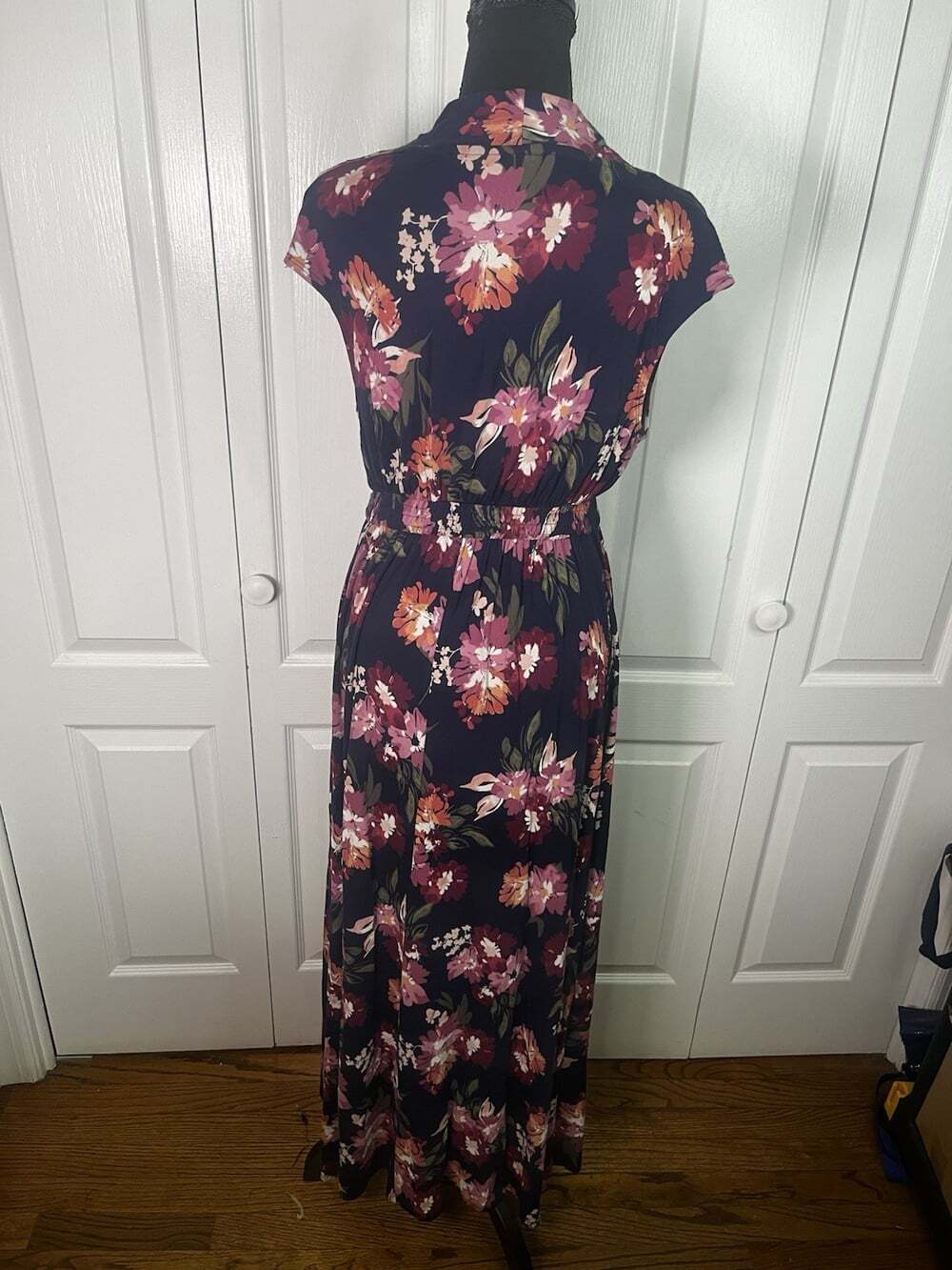 Isabel Maternity Nursing Navy Floral Faux Wrap Maxi Dress Sz M Smocked Cap Sleev - Picture 9 of 10